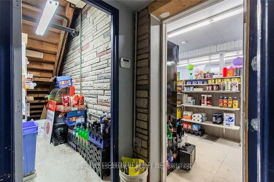 Photo 13 of 2340 King Street E, Hamilton, Bartonville — HOMEH