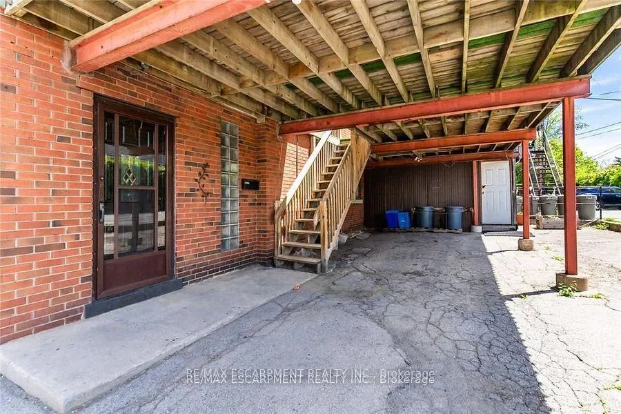 Photo 15 of 2340 King Street E, Hamilton, Bartonville — HOMEH