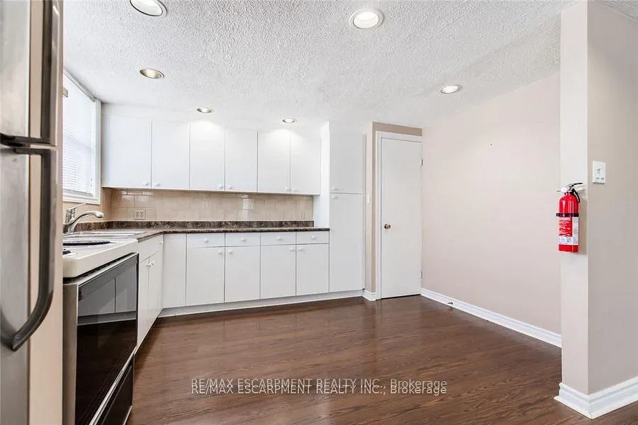 Photo 20 of 2340 King Street E, Hamilton, Bartonville — HOMEH