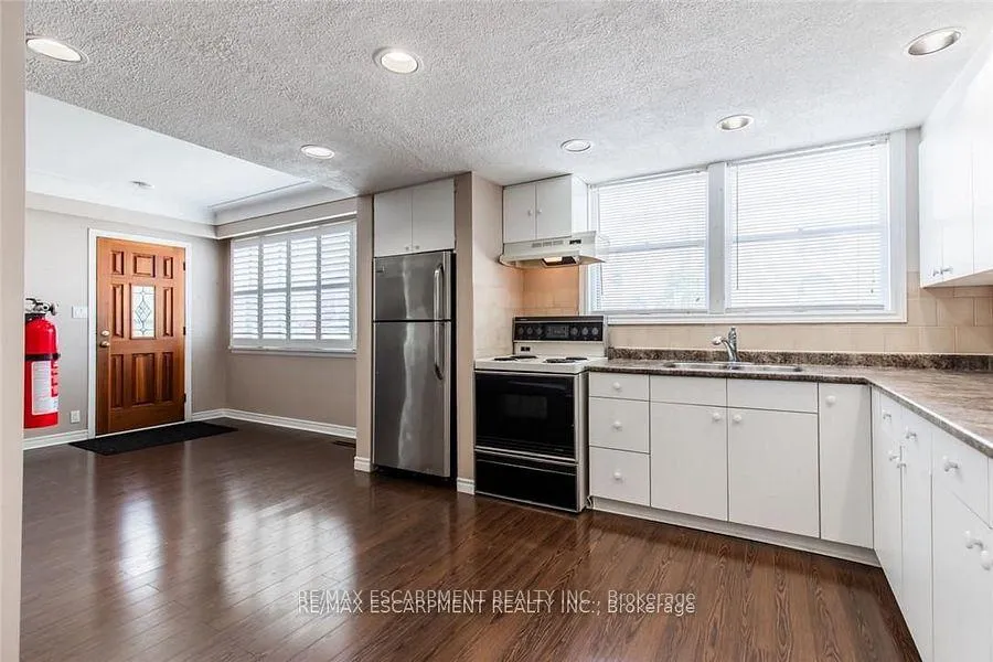 Photo 21 of 2340 King Street E, Hamilton, Bartonville — HOMEH