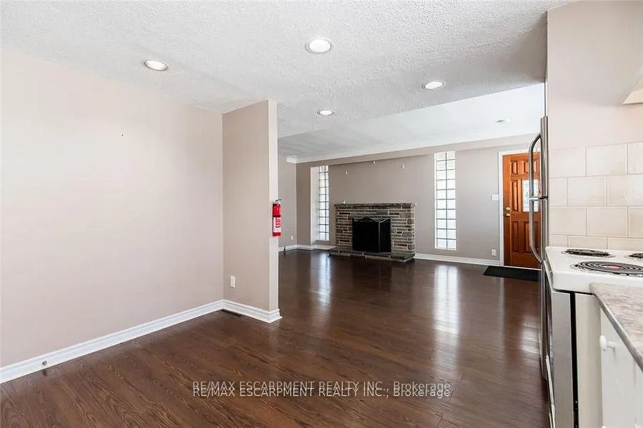 Photo 22 of 2340 King Street E, Hamilton, Bartonville — HOMEH
