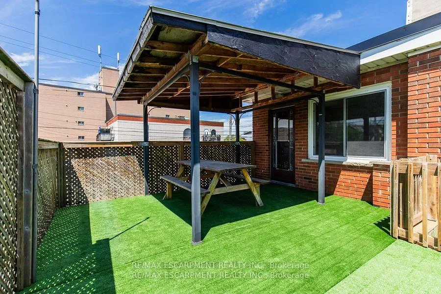 Photo 28 of 2340 King Street E, Hamilton, Bartonville — HOMEH