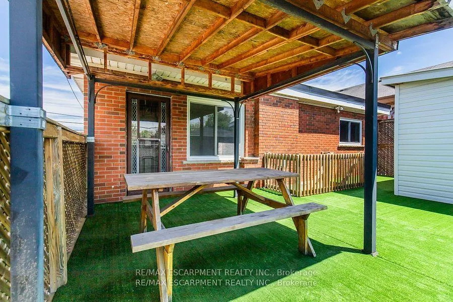 Photo 29 of 2340 King Street E, Hamilton, Bartonville — HOMEH