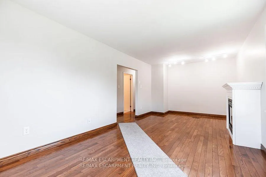 Photo 31 of 2340 King Street E, Hamilton, Bartonville — HOMEH