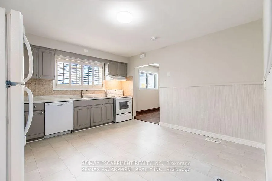 Photo 32 of 2340 King Street E, Hamilton, Bartonville — HOMEH