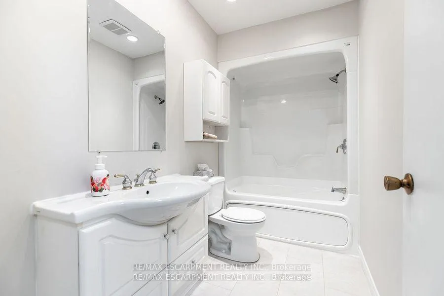 Photo 37 of 2340 King Street E, Hamilton, Bartonville — HOMEH
