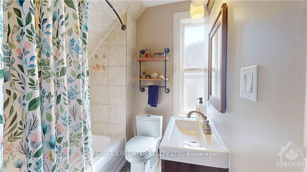 Photo 13 of 130 Henry Street, Edwardsburgh/Cardinal, Town of Cardinal — HOMEH