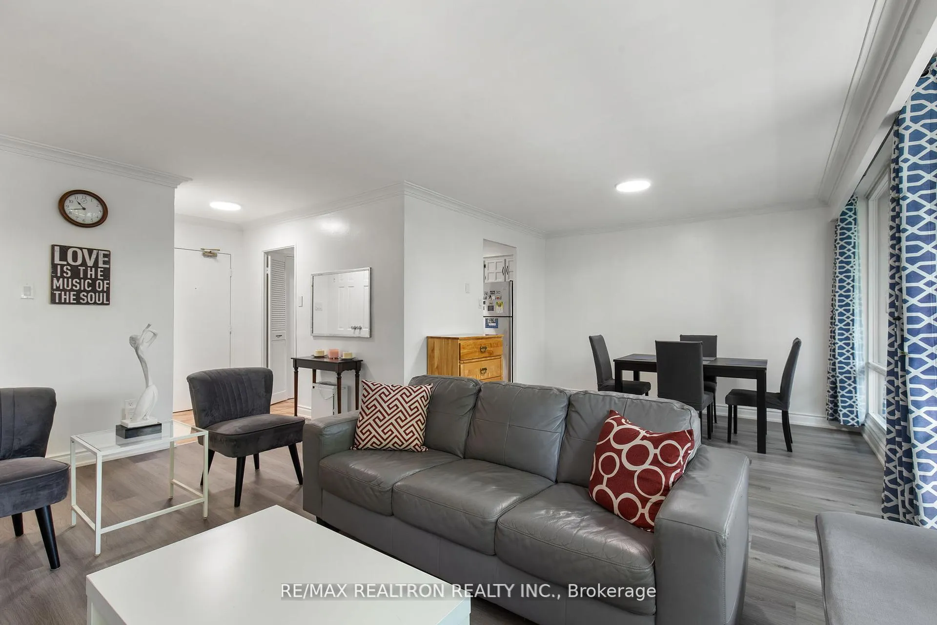 Photo 10 of Unit #205, 3555 Bathurst Street, Toronto, Bedford Park-Nortown — HOMEH