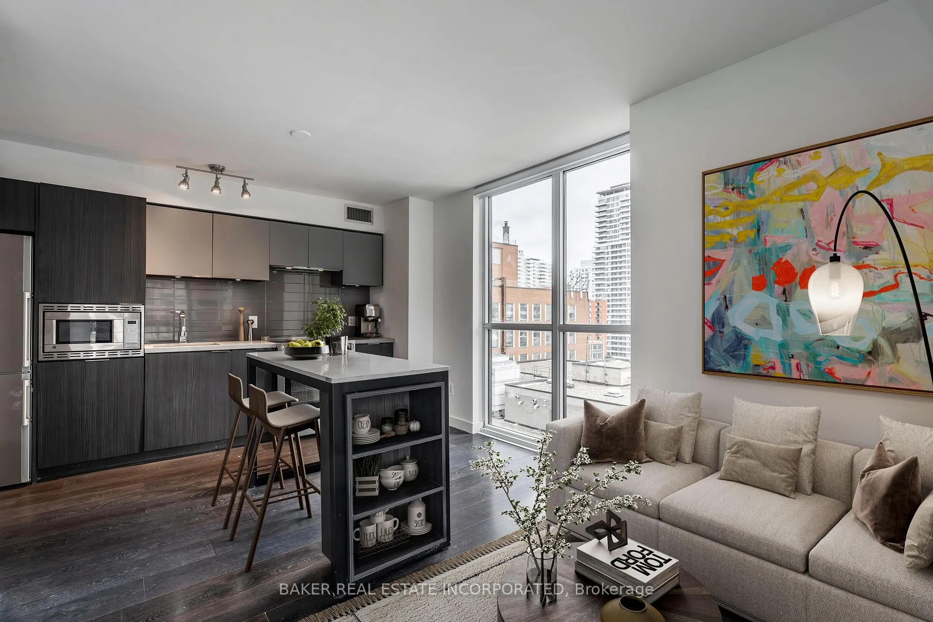 Front of Unit 1115, 15 Roehampton Avenue