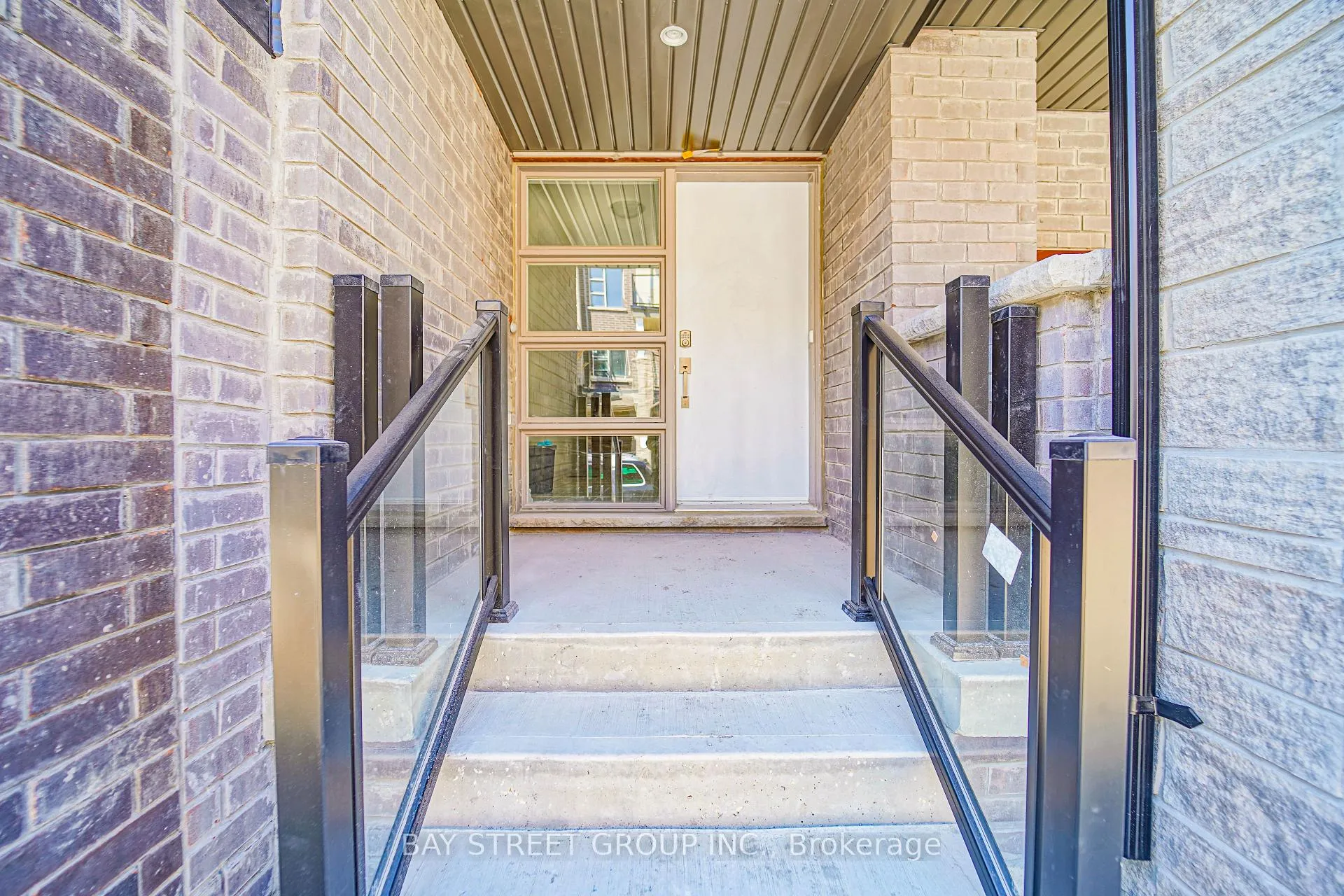 Photo 3 of 14 Gothenburg Lane, Markham, Angus Glen — HOMEH
