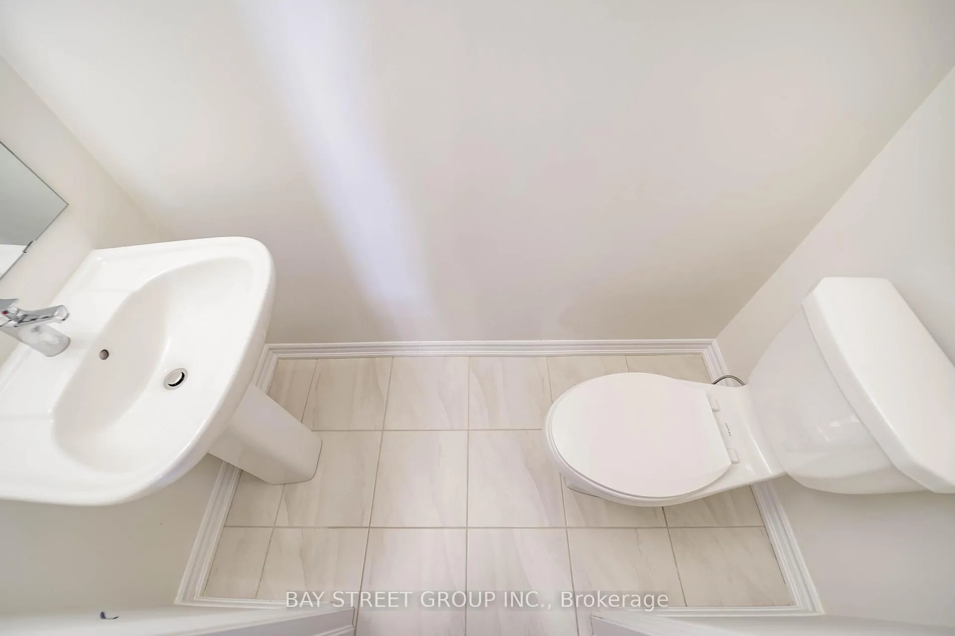 Photo 8 of 14 Gothenburg Lane, Markham, Angus Glen — HOMEH