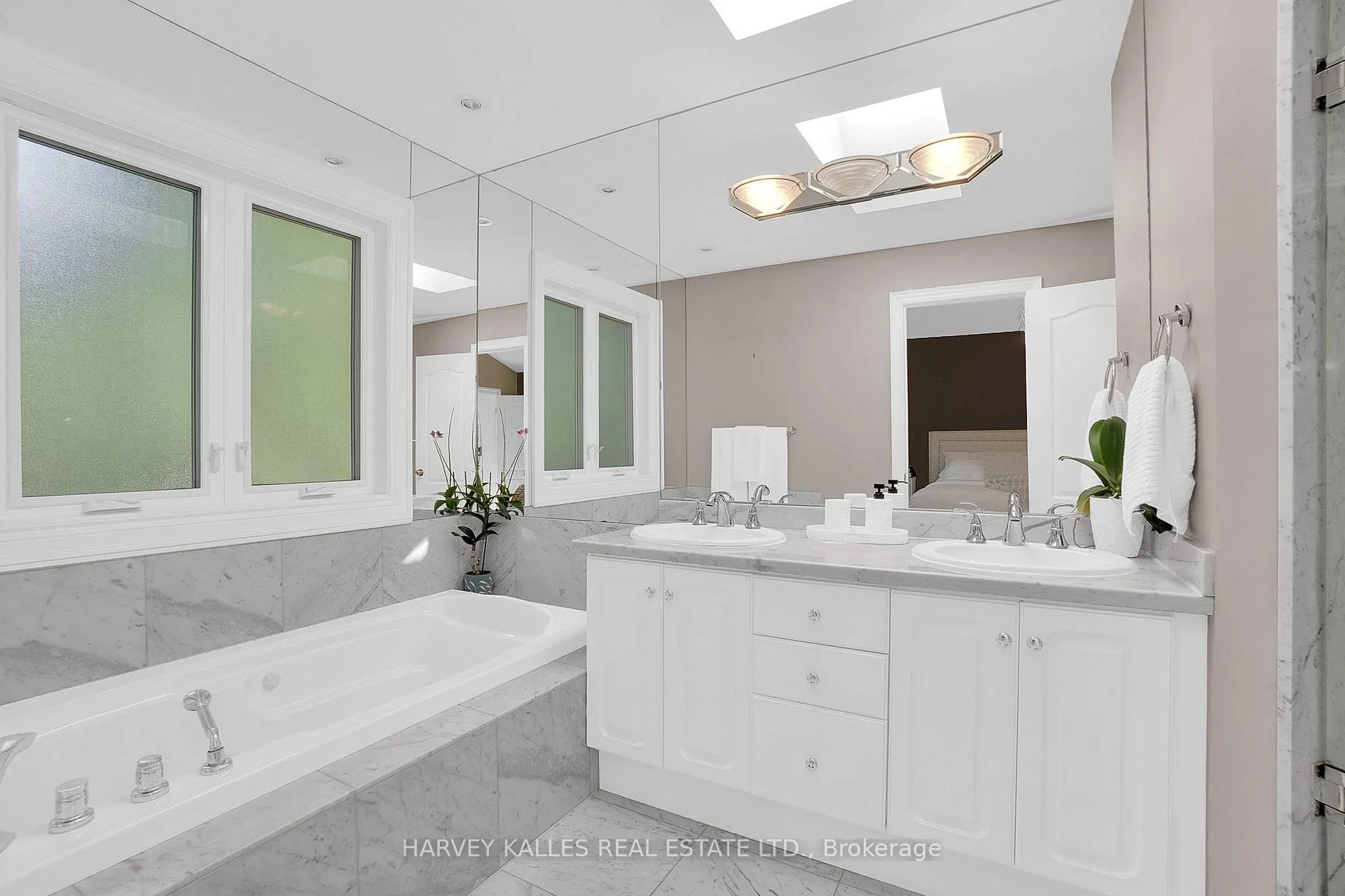 Photo 26 of 398 Bedford Park, Toronto, Bedford Park-Nortown — HOMEH