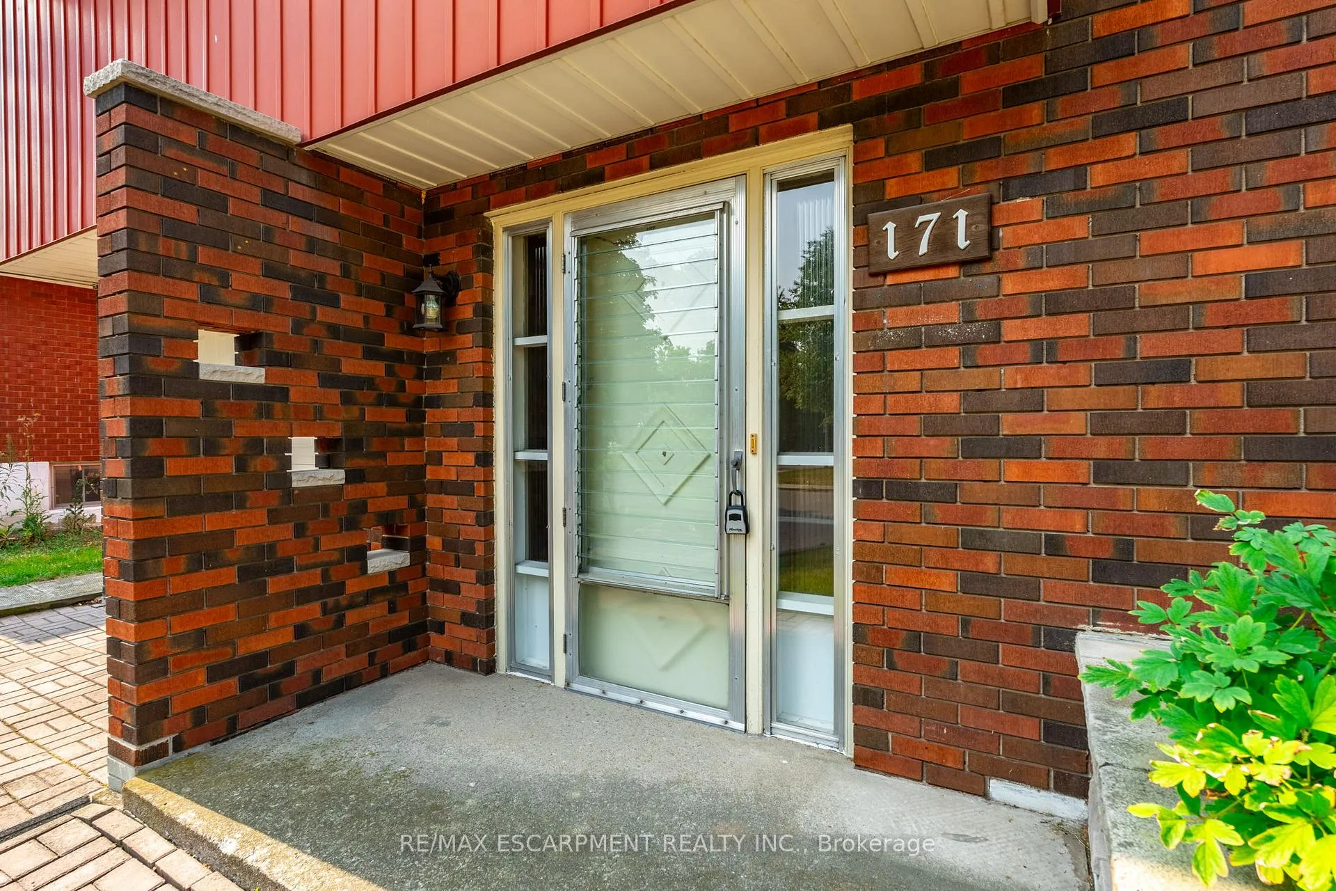 Photo 4 of 171 Bendamere Avenue, Hamilton, Buchanan — HOMEH
