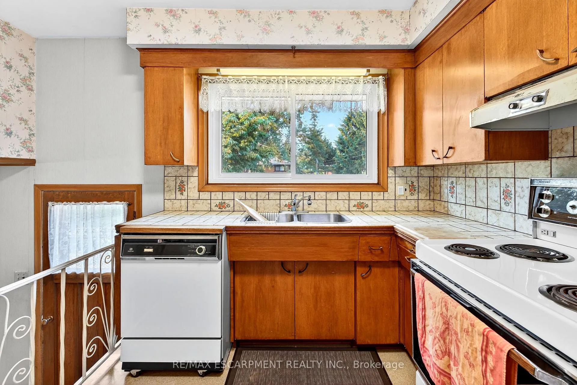 Photo 12 of 171 Bendamere Avenue, Hamilton, Buchanan — HOMEH