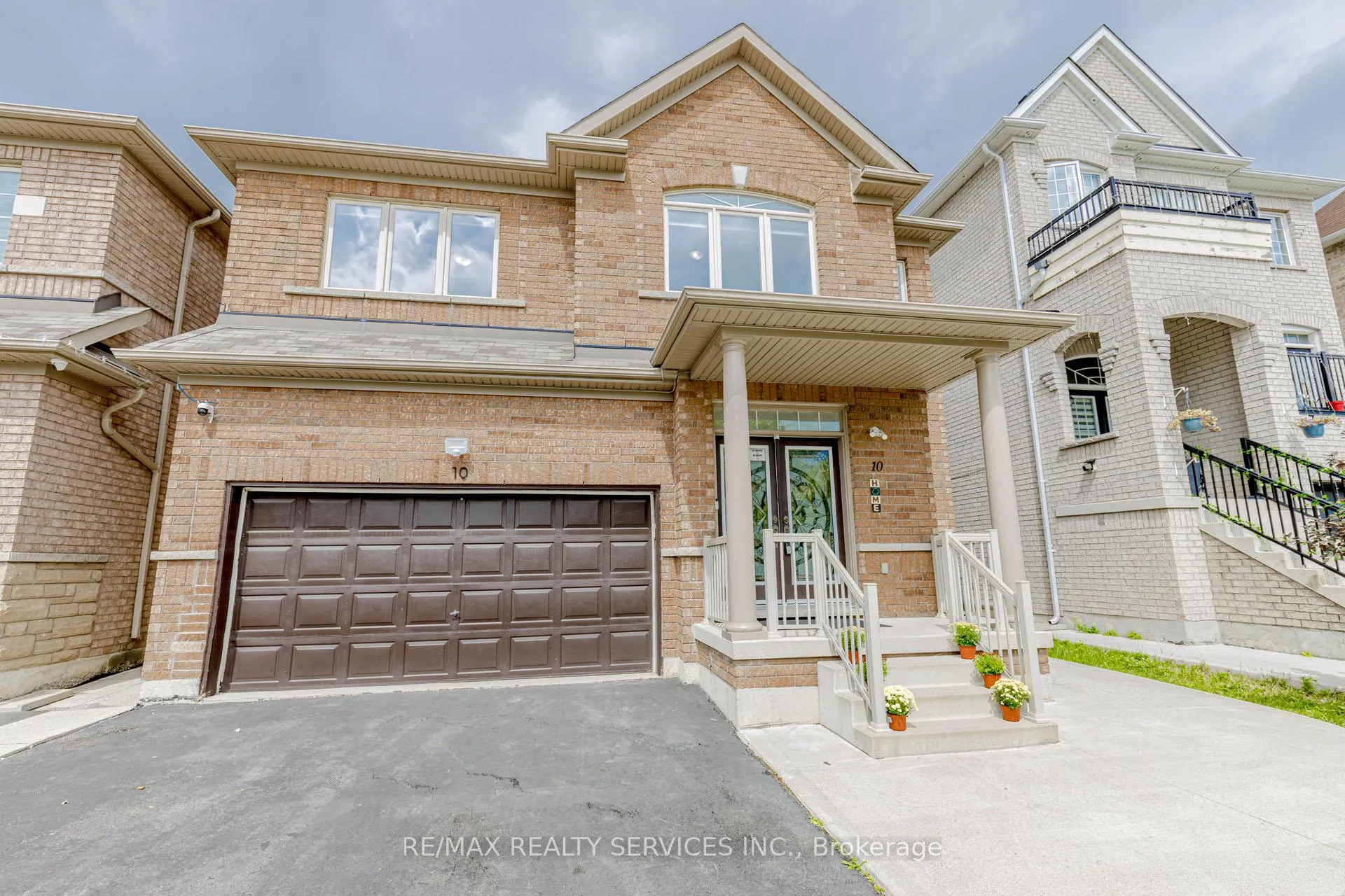 Photo 2 of 10 Cedarsprings Way, Brampton, Sandringham-Wellington — HOMEH