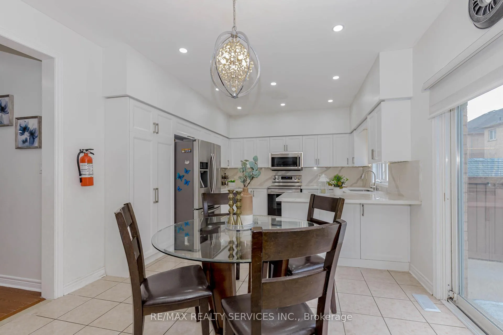 Photo 13 of 10 Cedarsprings Way, Brampton, Sandringham-Wellington — HOMEH