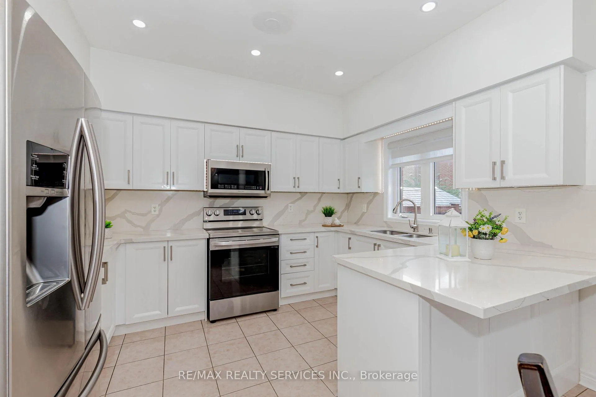 Photo 15 of 10 Cedarsprings Way, Brampton, Sandringham-Wellington — HOMEH