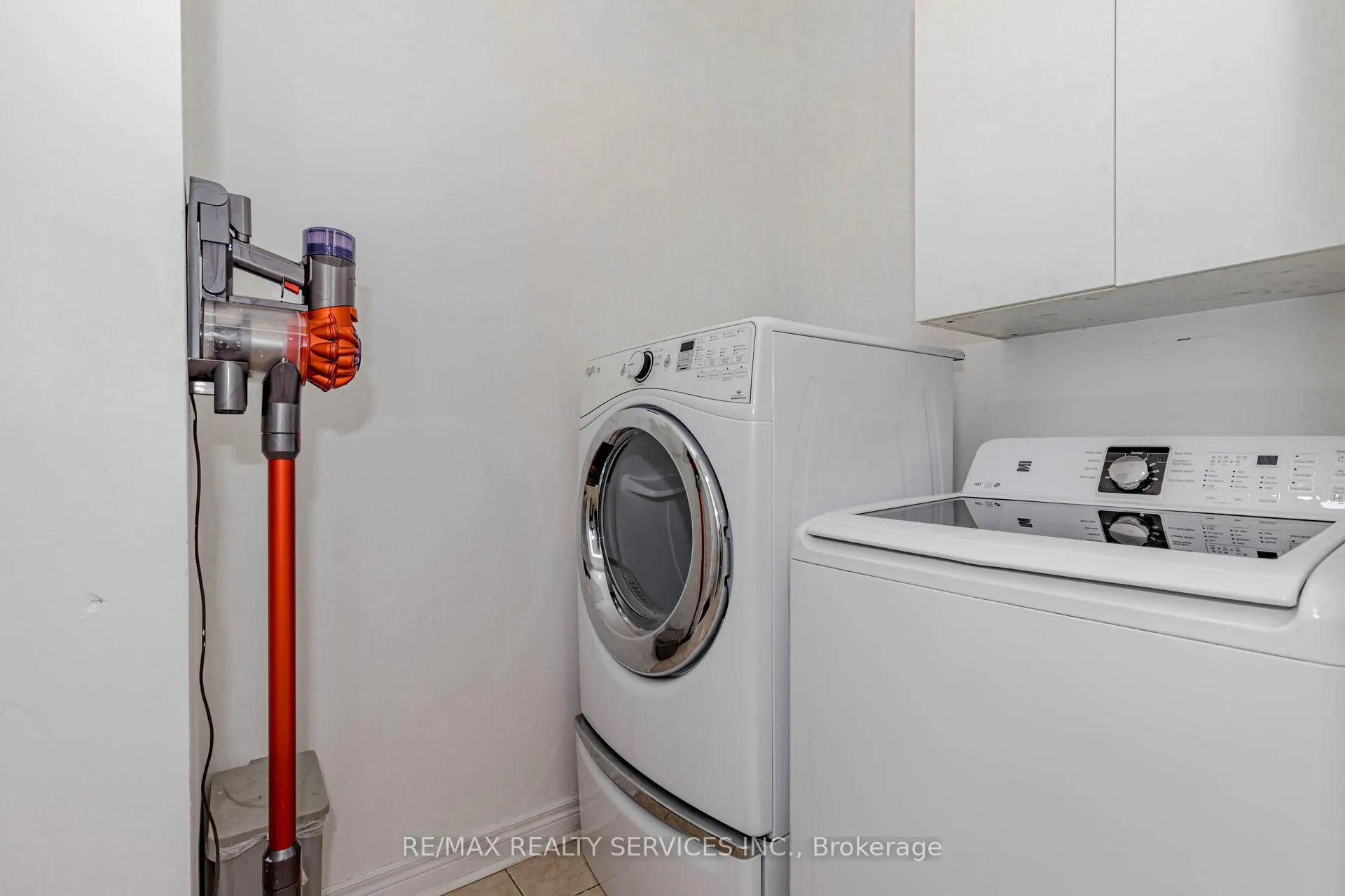 Photo 20 of 10 Cedarsprings Way, Brampton, Sandringham-Wellington — HOMEH