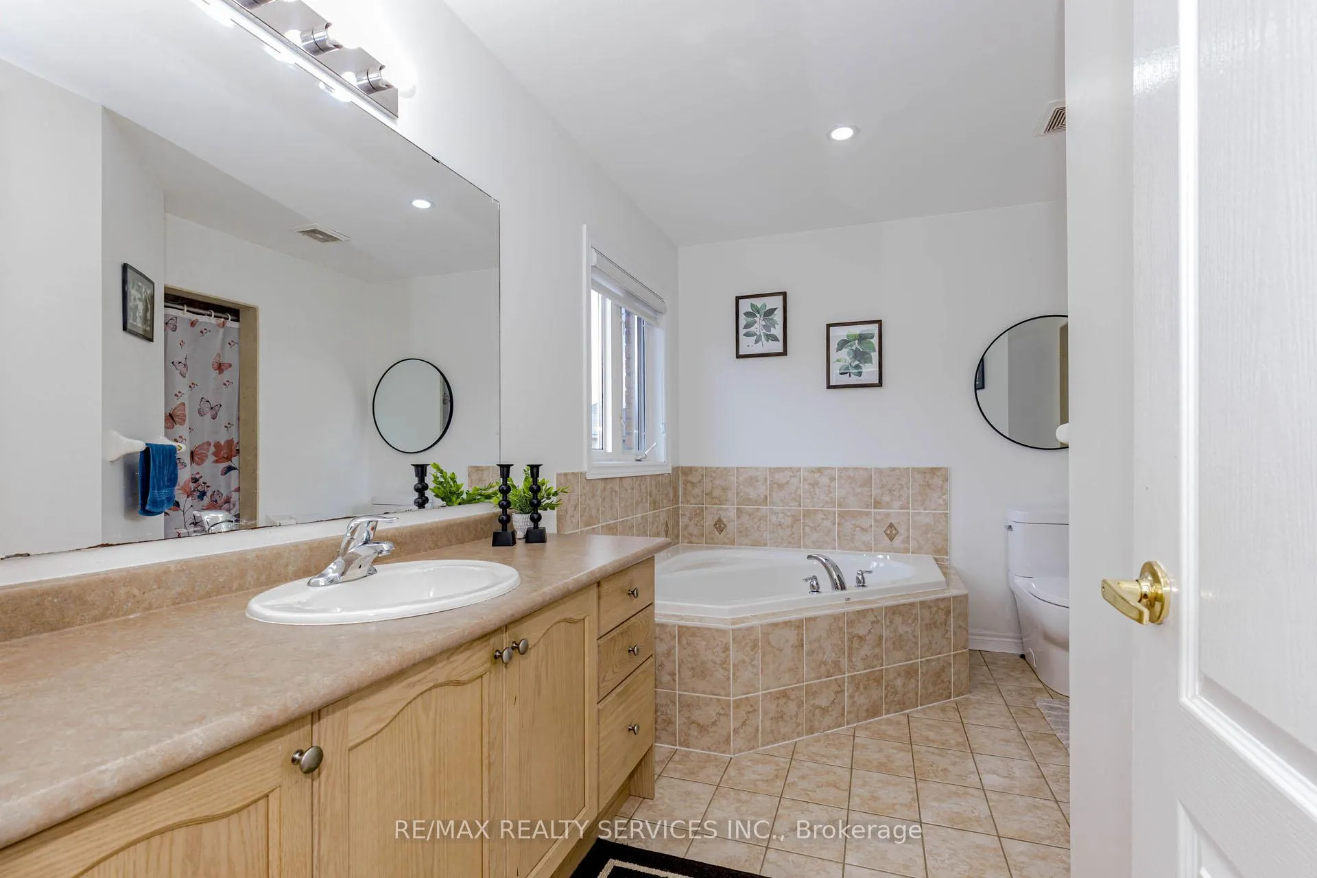 Photo 25 of 10 Cedarsprings Way, Brampton, Sandringham-Wellington — HOMEH