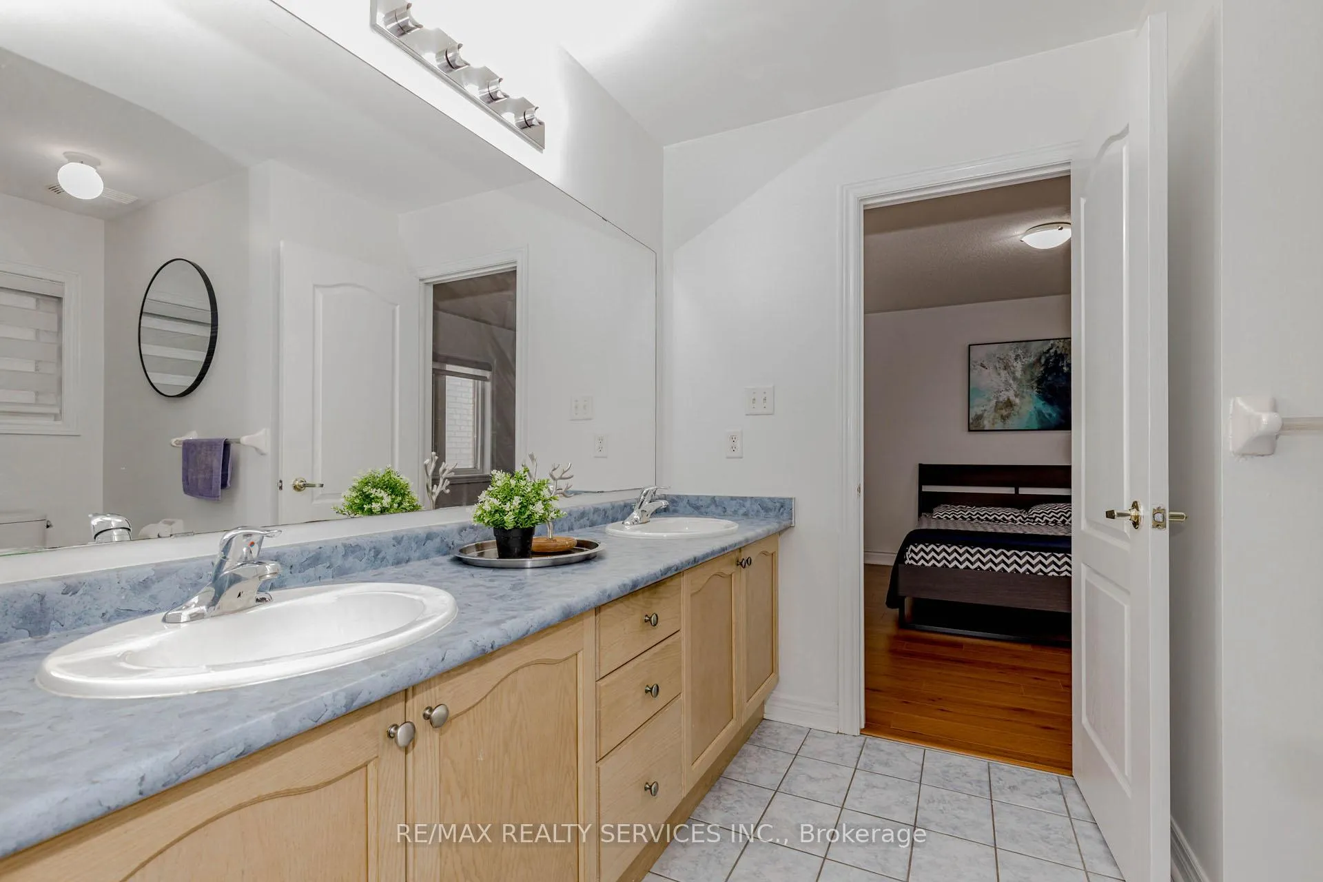 Photo 30 of 10 Cedarsprings Way, Brampton, Sandringham-Wellington — HOMEH