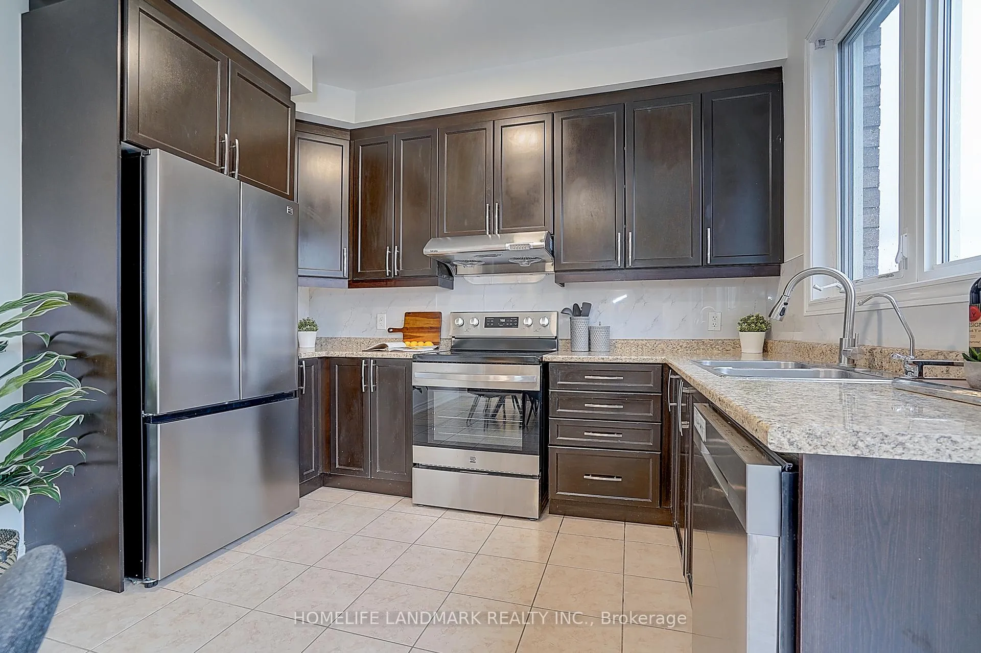 Photo 13 of 16 beacon point Street, Markham, Wismer — HOMEH