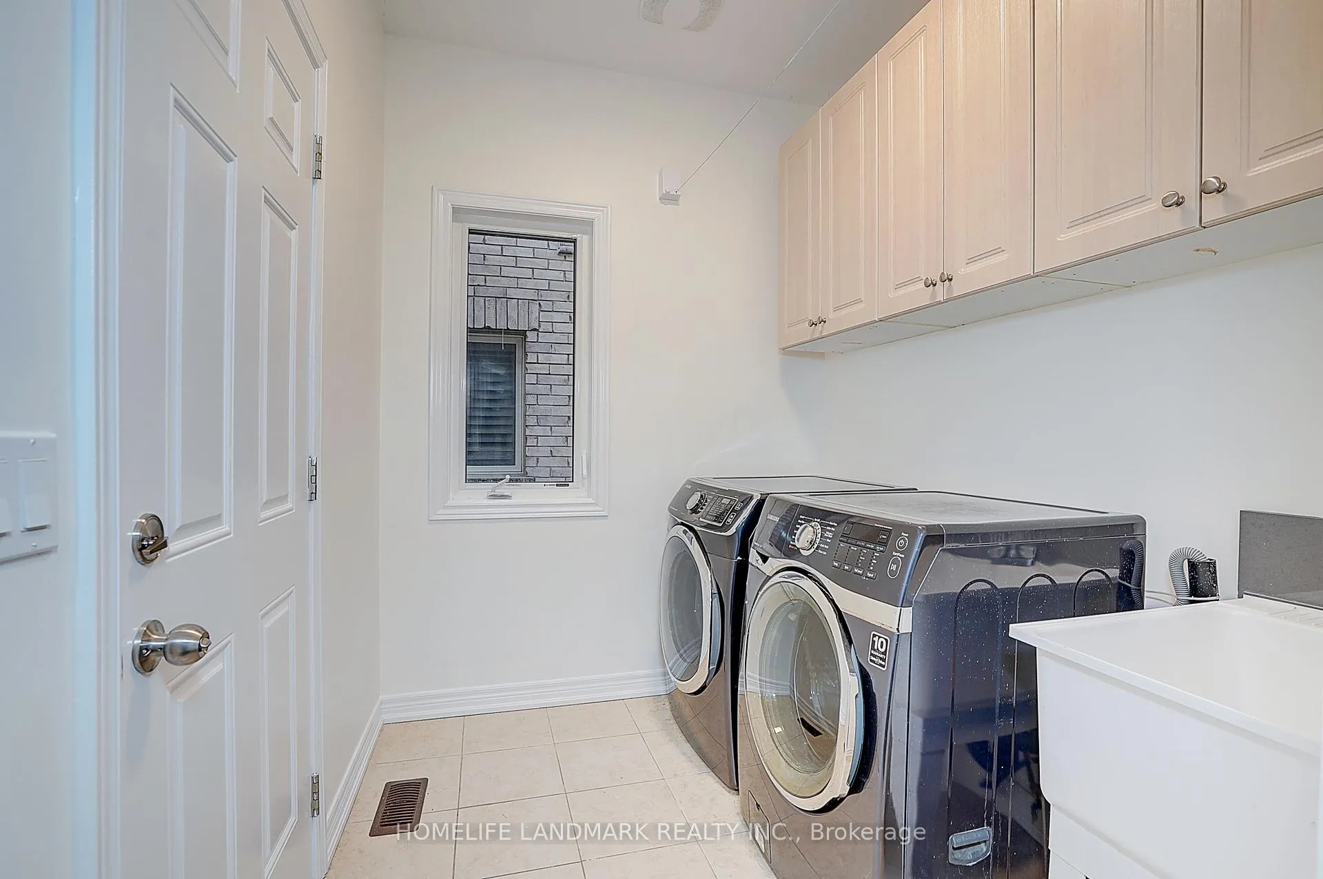 Photo 15 of 16 beacon point Street, Markham, Wismer — HOMEH