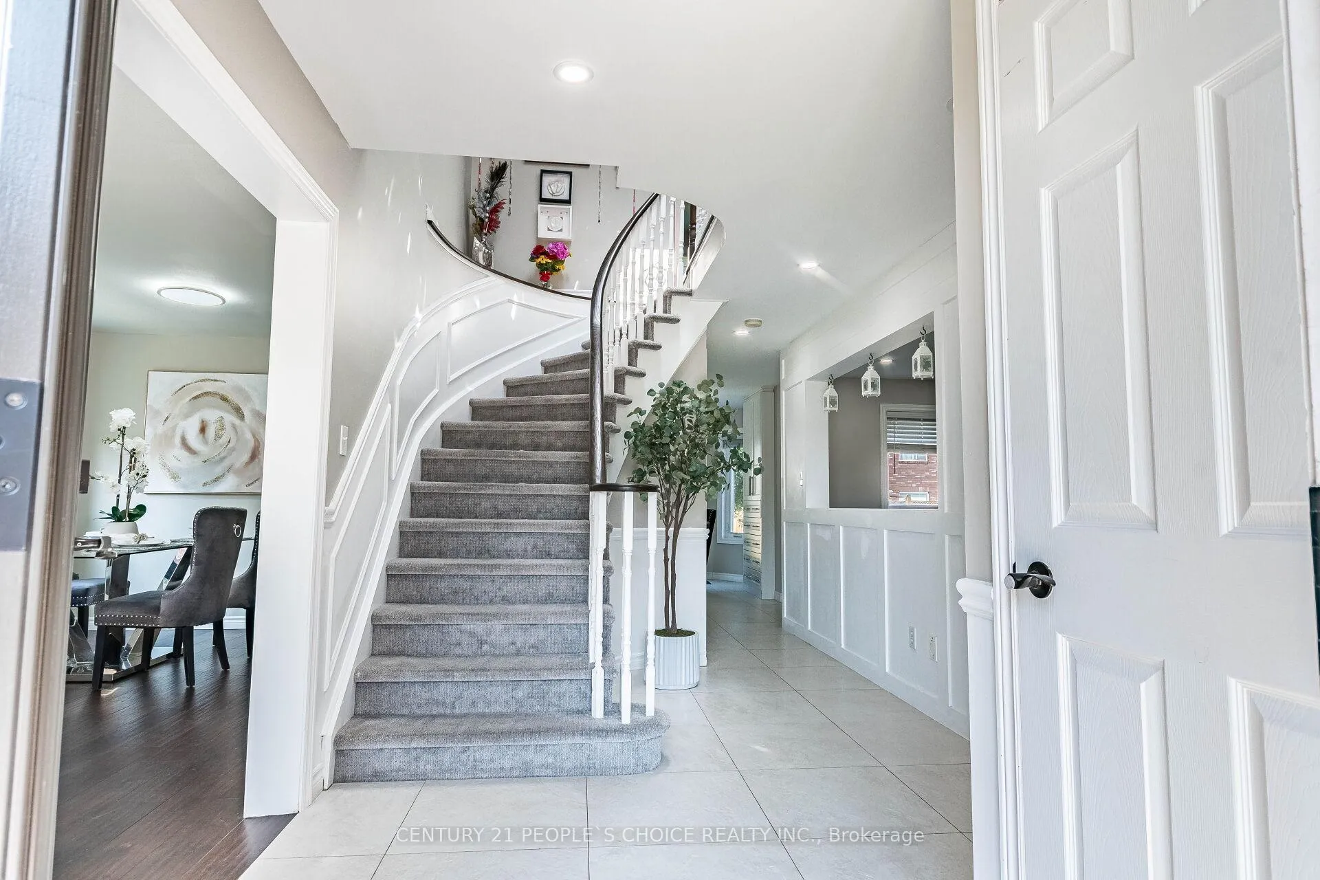 Photo 3 of 414 Cundles Road W, Barrie, Northwest — HOMEH