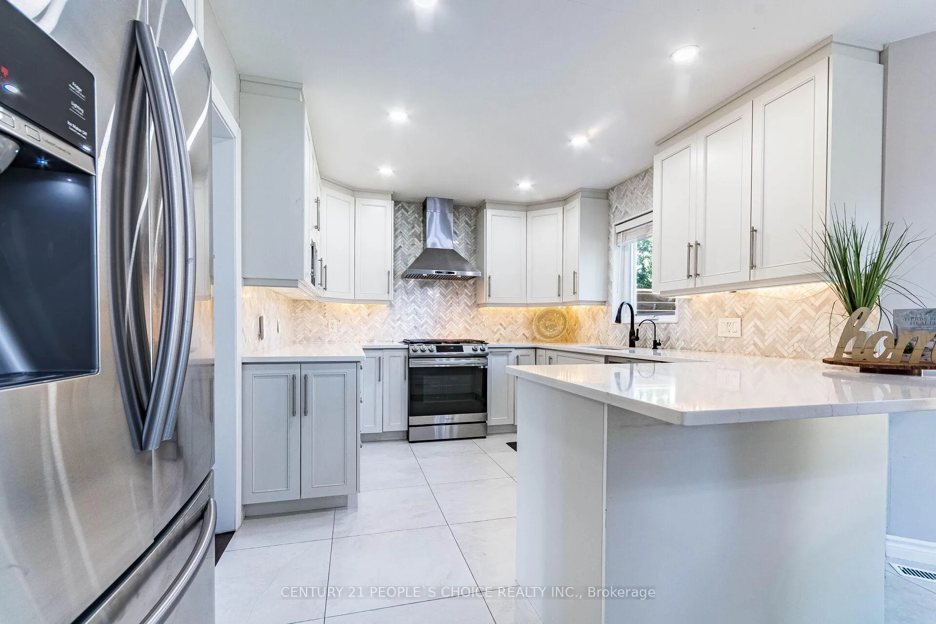 Photo 12 of 414 Cundles Road W, Barrie, Northwest — HOMEH