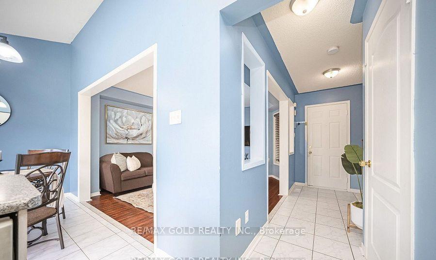 Photo 6 of 108 Black Forest Drive N, Brampton, Sandringham-Wellington — HOMEH