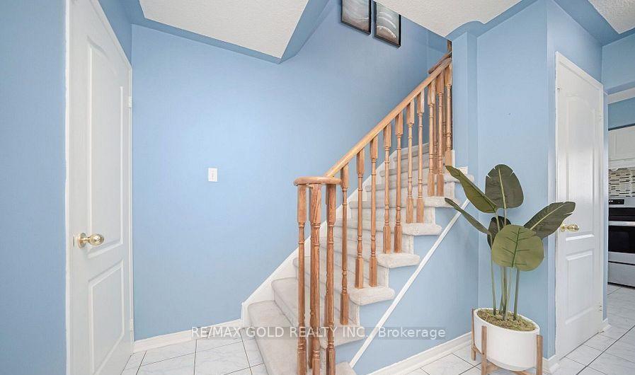 Photo 7 of 108 Black Forest Drive N, Brampton, Sandringham-Wellington — HOMEH