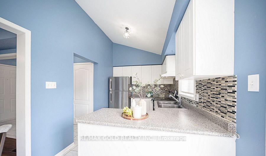 Photo 10 of 108 Black Forest Drive N, Brampton, Sandringham-Wellington — HOMEH