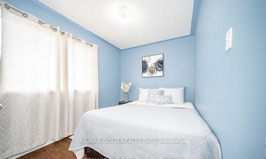 Photo 11 of 108 Black Forest Drive N, Brampton, Sandringham-Wellington — HOMEH