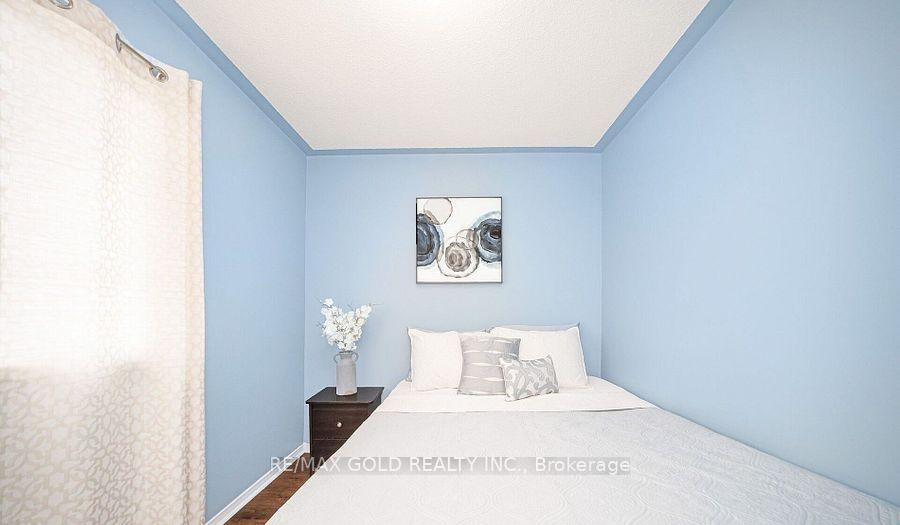 Photo 12 of 108 Black Forest Drive N, Brampton, Sandringham-Wellington — HOMEH