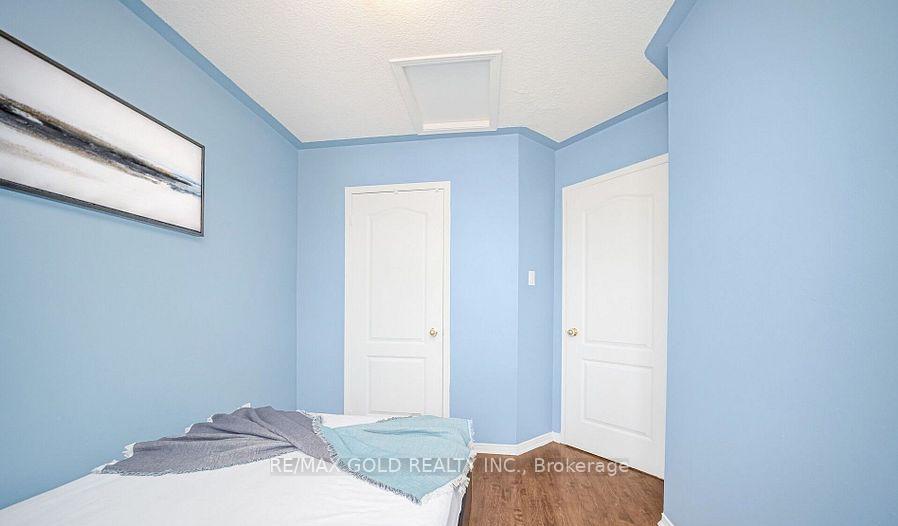 Photo 16 of 108 Black Forest Drive N, Brampton, Sandringham-Wellington — HOMEH