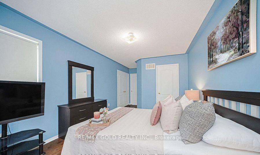 Photo 21 of 108 Black Forest Drive N, Brampton, Sandringham-Wellington — HOMEH