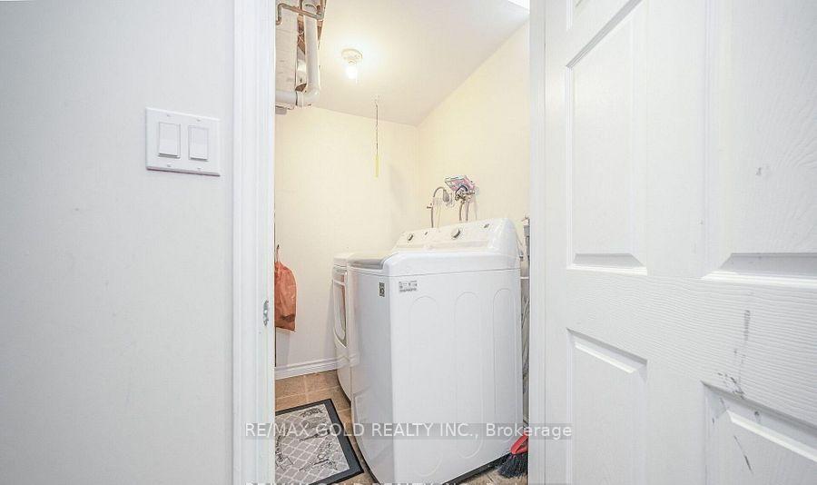 Photo 23 of 108 Black Forest Drive N, Brampton, Sandringham-Wellington — HOMEH