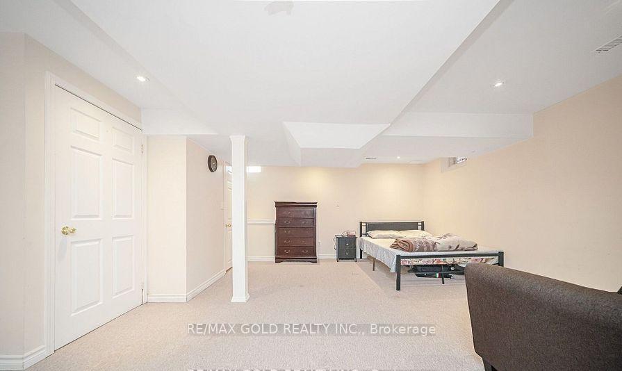 Photo 32 of 108 Black Forest Drive N, Brampton, Sandringham-Wellington — HOMEH