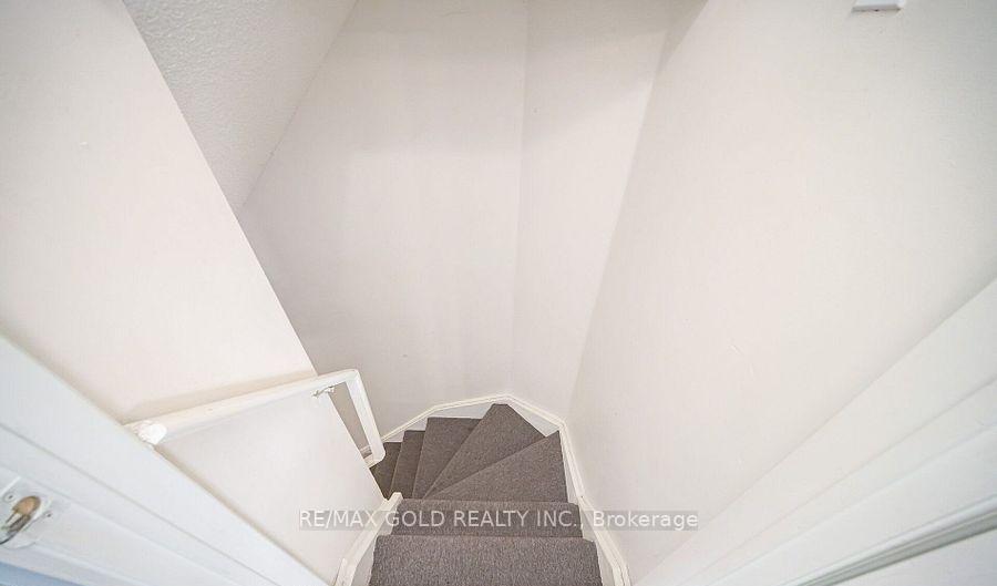 Photo 33 of 108 Black Forest Drive N, Brampton, Sandringham-Wellington — HOMEH