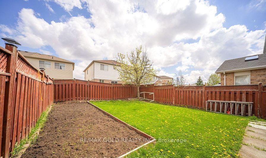 Photo 34 of 108 Black Forest Drive N, Brampton, Sandringham-Wellington — HOMEH