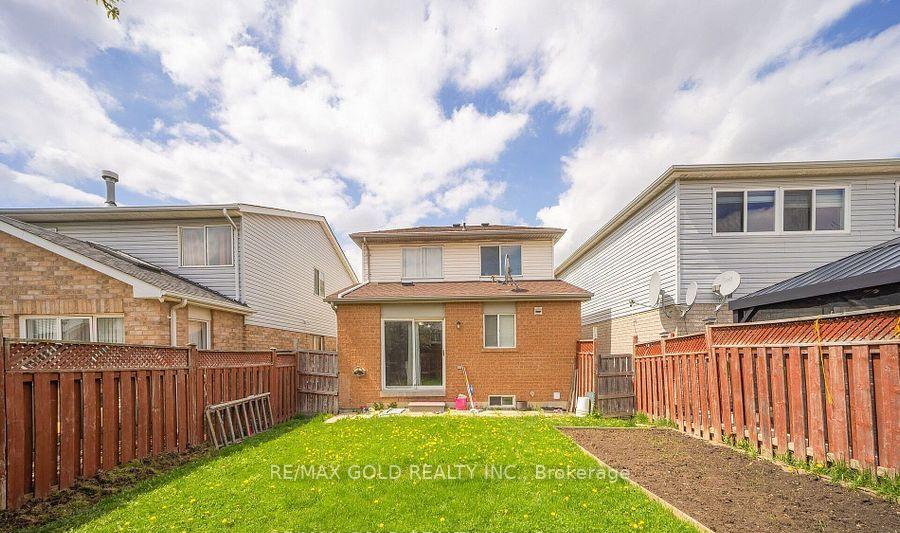 Photo 35 of 108 Black Forest Drive N, Brampton, Sandringham-Wellington — HOMEH