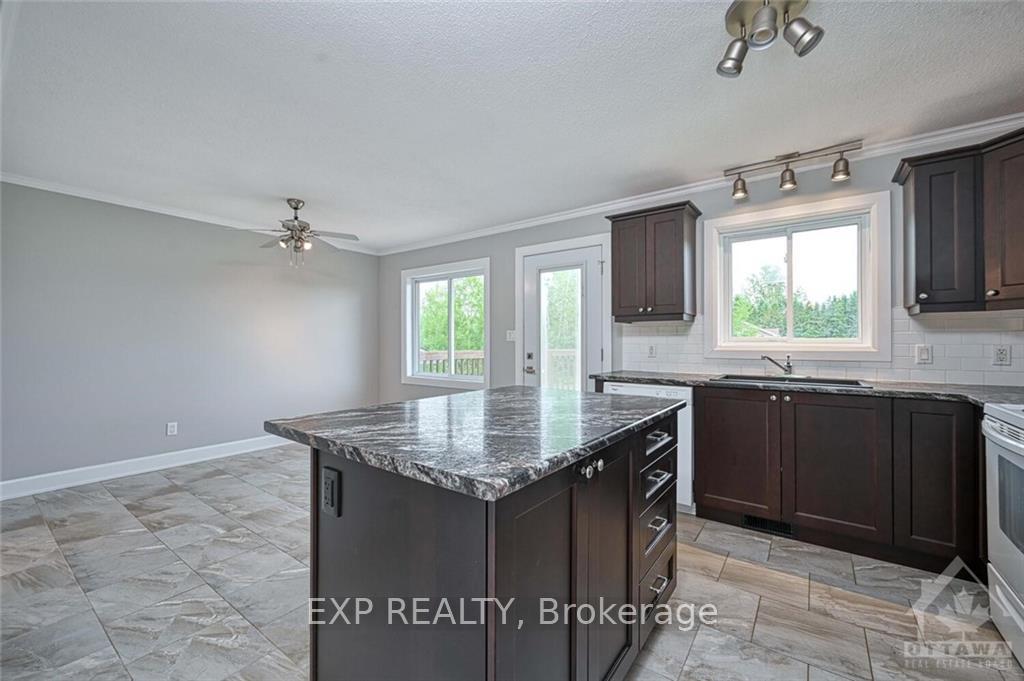 Photo 5 of 618 Latimer Road, Edwardsburgh/Cardinal, Edwardsburgh/Cardinal Twp — HOMEH