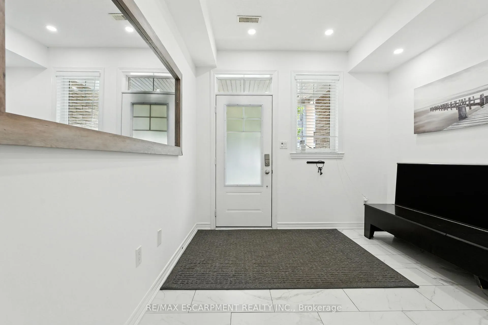 Photo 5 of Unit 34, 337 Beach Boulevard, Hamilton, Hamilton Beach — HOMEH