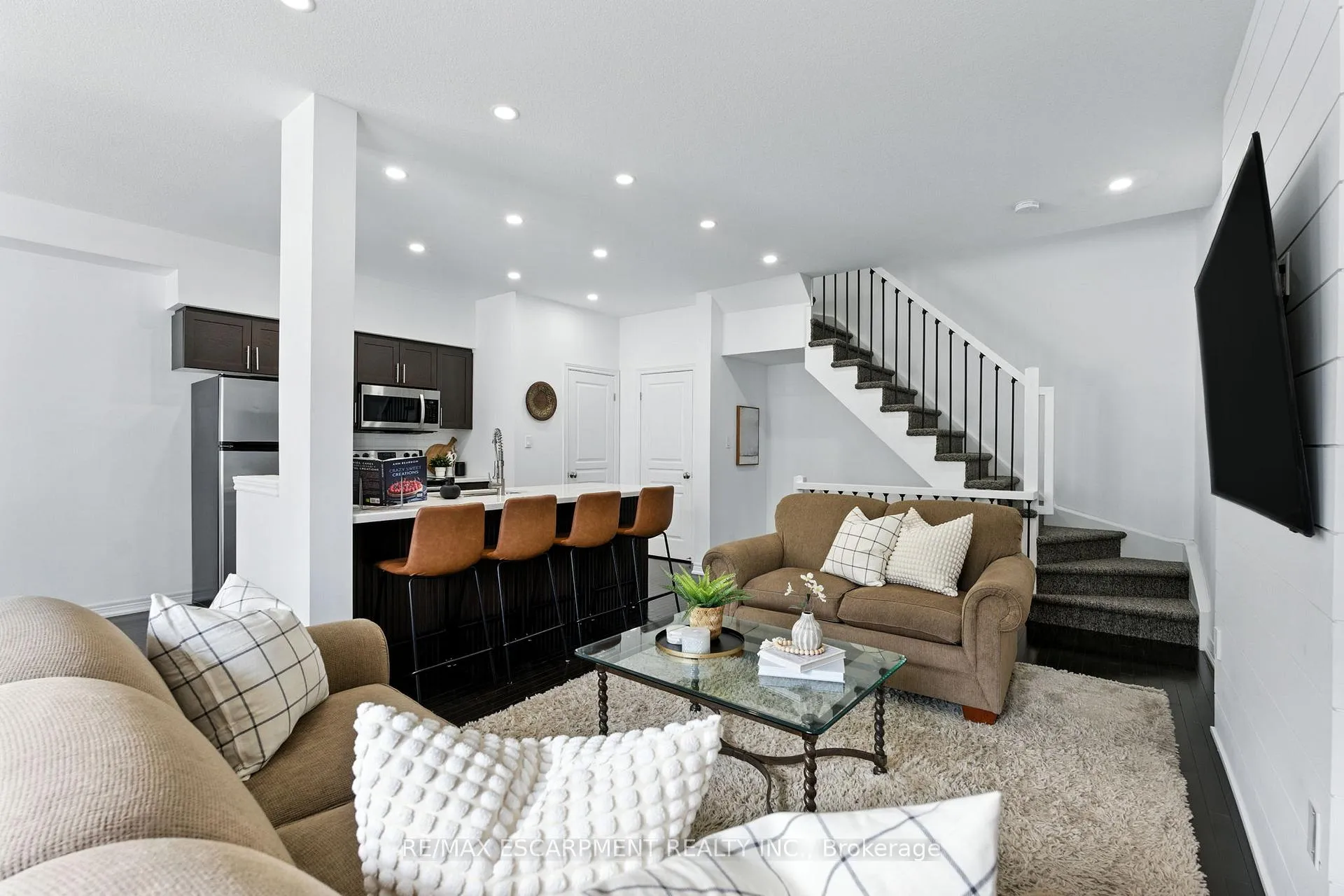 Photo 12 of Unit 34, 337 Beach Boulevard, Hamilton, Hamilton Beach — HOMEH