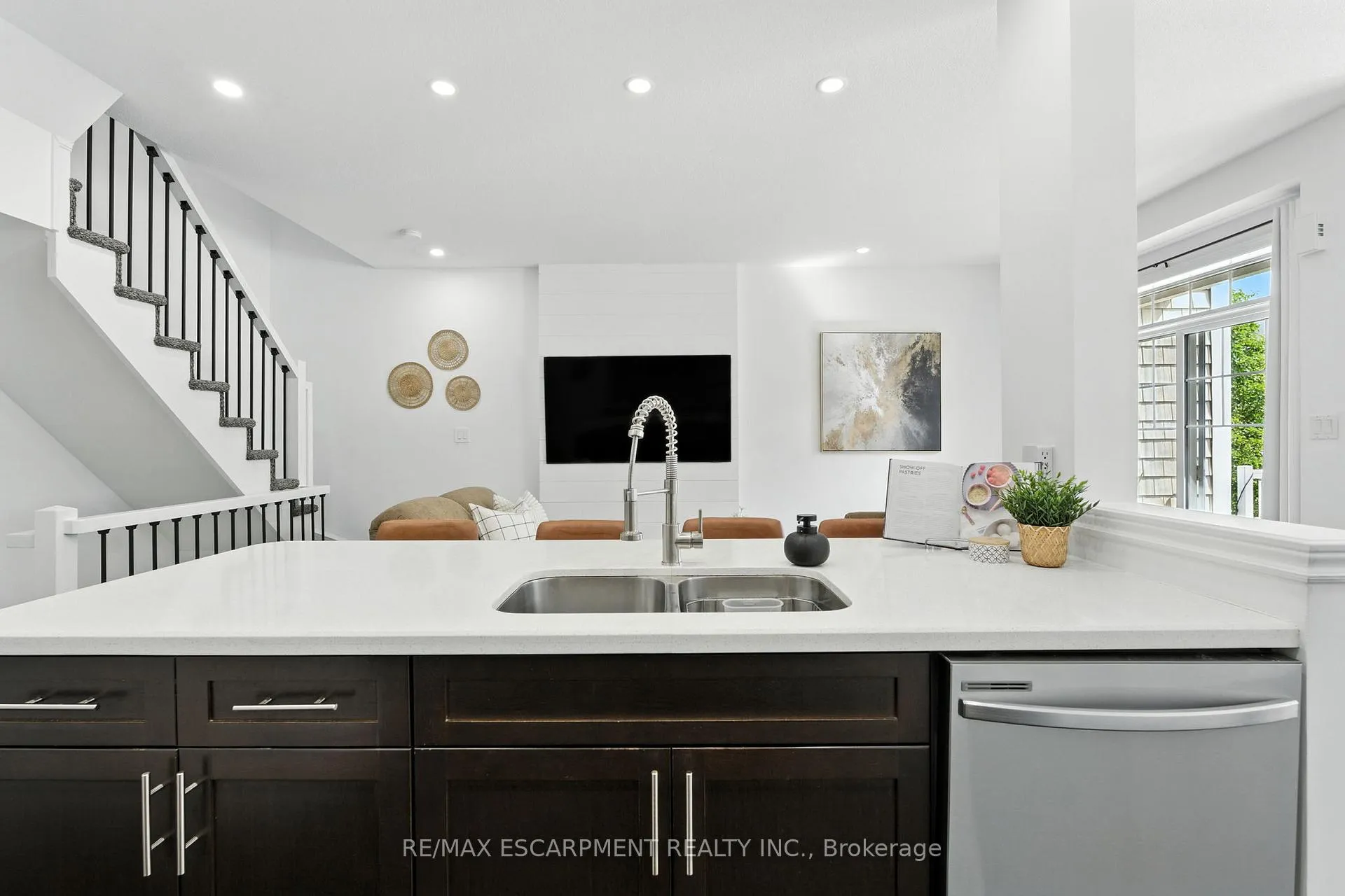 Photo 20 of Unit 34, 337 Beach Boulevard, Hamilton, Hamilton Beach — HOMEH