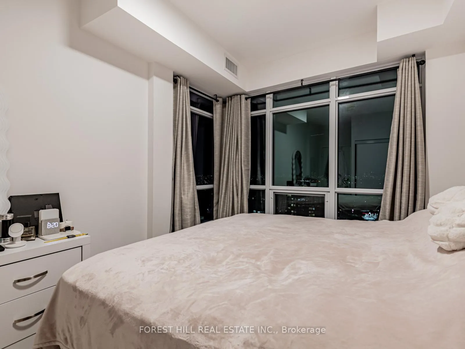 Photo 7 of Unit 1601, 30 Upper Mall Way, Vaughan, Brownridge — HOMEH
