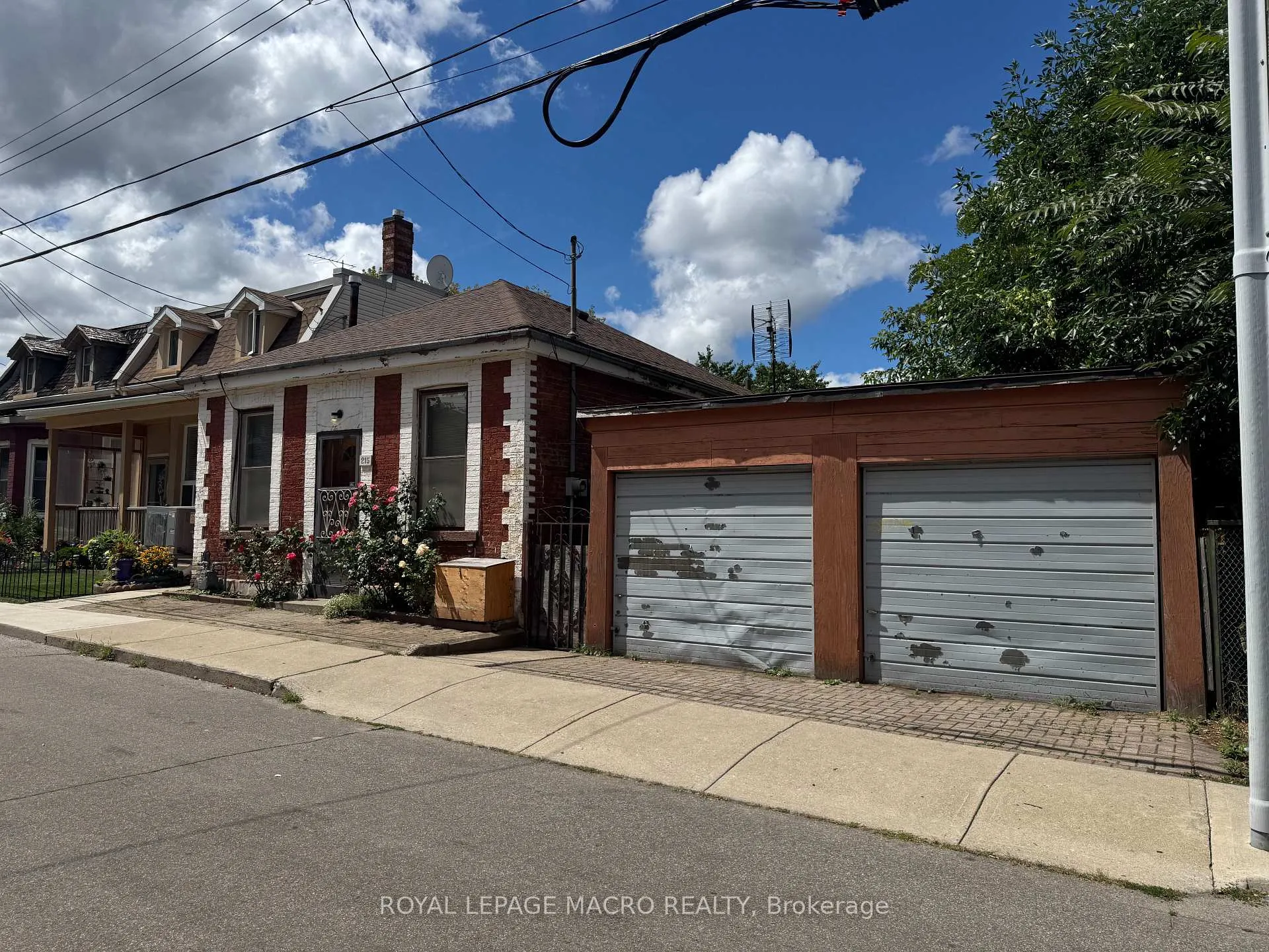 Photo 3 of 215 Ray Street N, Hamilton, Strathcona — HOMEH