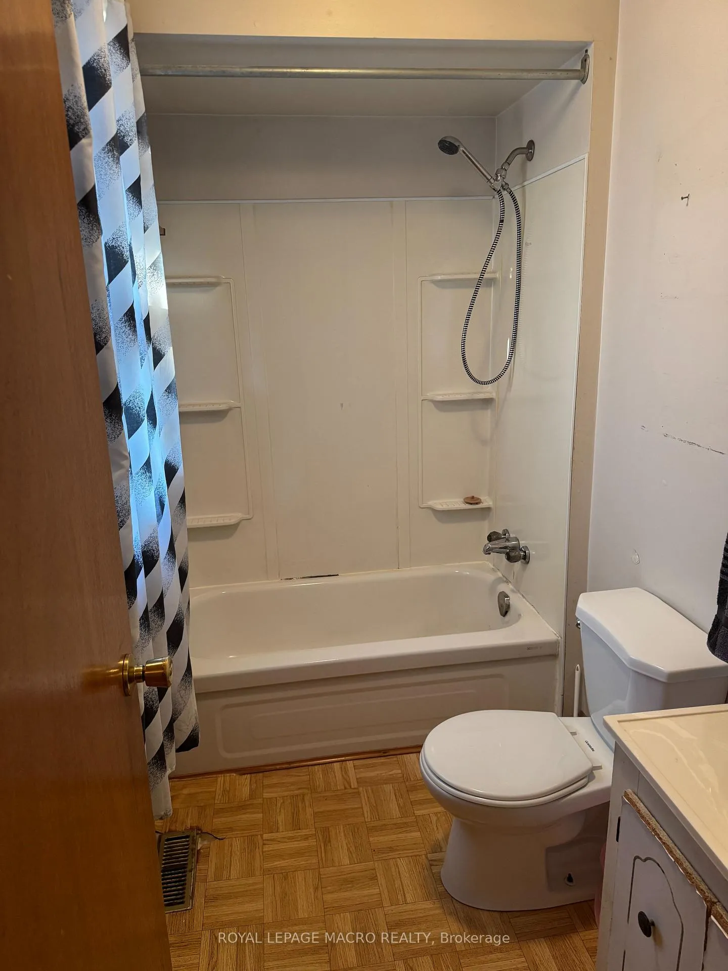 Photo 7 of 215 Ray Street N, Hamilton, Strathcona — HOMEH