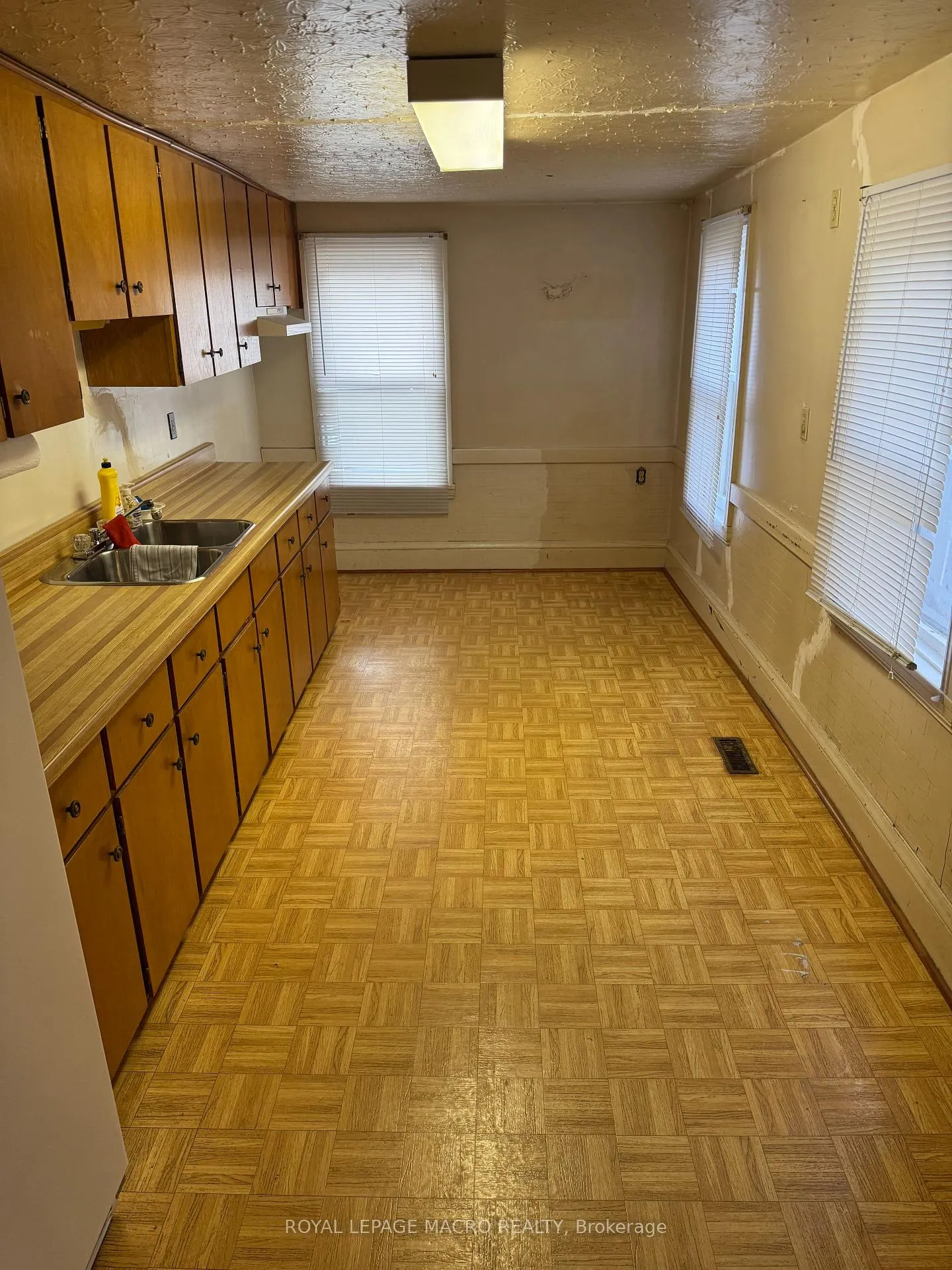 Photo 8 of 215 Ray Street N, Hamilton, Strathcona — HOMEH
