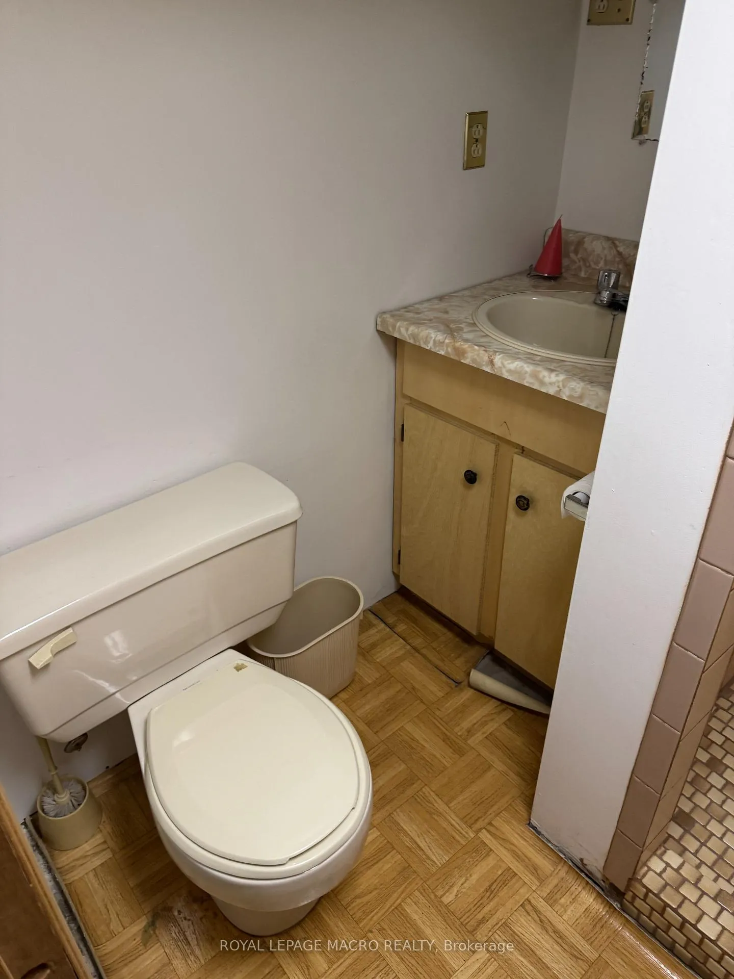Photo 12 of 215 Ray Street N, Hamilton, Strathcona — HOMEH