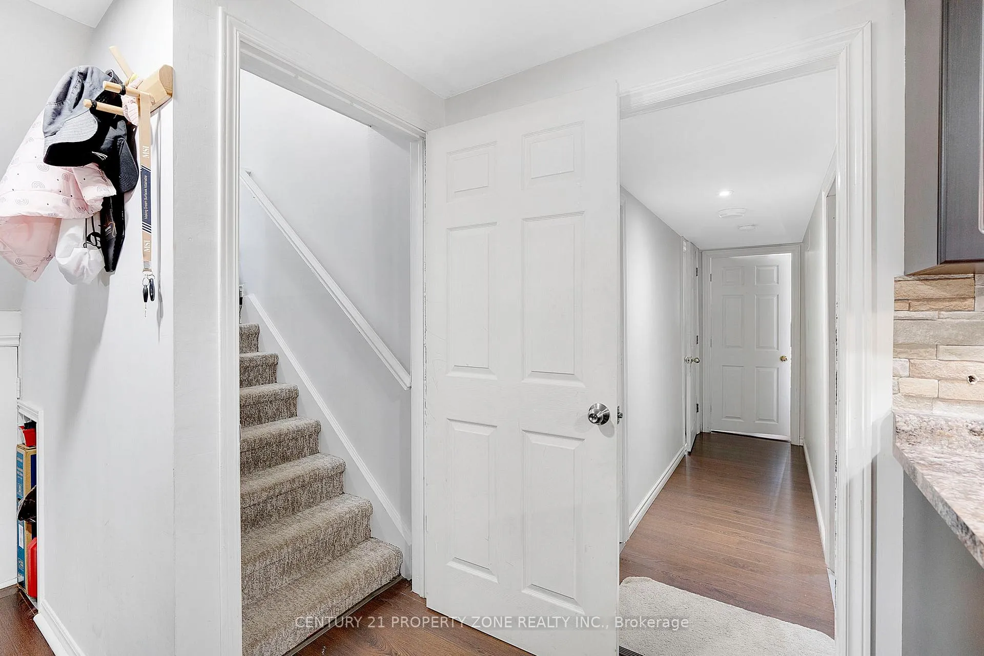 Photo 16 of 39 Southview Crescent, Cambridge — HOMEH